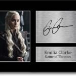 HWC Trading A4 Emilia Clarke Game of Thrones Daenerys Targaryen Cadeaux Imprimé Signé Autographe Photo pour les fans d’émissions de télévision – A4