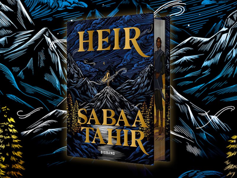 Le texte indique « HEIR » par « SABAA TAHIR ». Design de couverture de livre avec des motifs tourbillonnants bleu foncé et noirs avec un texte doré métallique sur un fond spectaculaire.