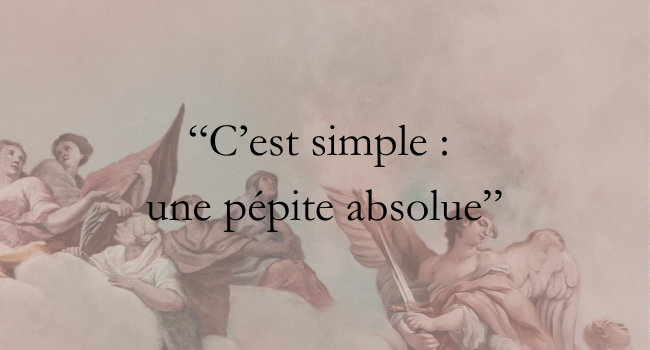 Le texte se lit comme suit : « C'est simple : une pépite absolue ». Fond décoratif avec des œuvres d'art de style classique avec des figures de chérubin dans des tons roses atténués.